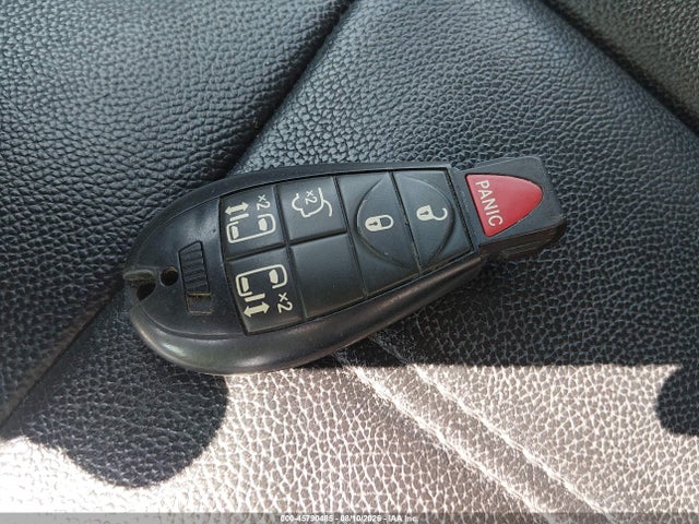 2015 Chrysler Town & Country Touring მანქანა იყიდება აუქციონზე, vin: 2C4RC1BG7FR572275, აუქციონის ნომერი: 45790485
