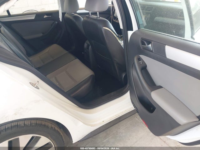 45790493 :رقم المزاد ، 3VW637AJXFM307454 vin ، 2015 Volkswagen Jetta Hybrid Sel Premium مزاد بيع