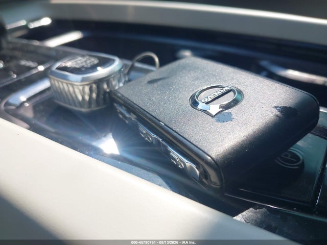 Продажа на аукционе авто 2025 Volvo Xc60 B5 Core, vin: YV4M12RJ7S1034887, номер лота: 45790761