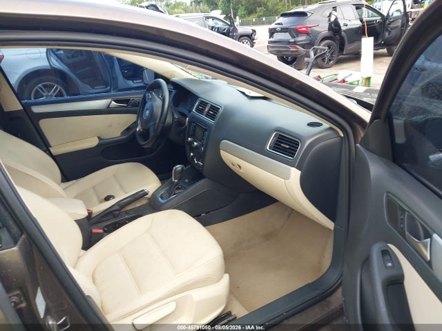 2011 Volkswagen Jetta 2.5l Sel მანქანა იყიდება აუქციონზე, vin: 3VWLX7AJ9BM325073, აუქციონის ნომერი: 45791050