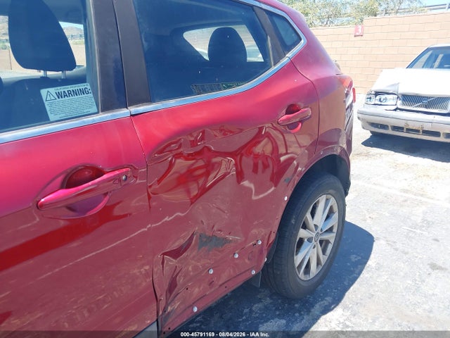 JN1BJ1CP2KW228086 Nissan Rogue Sport Sv