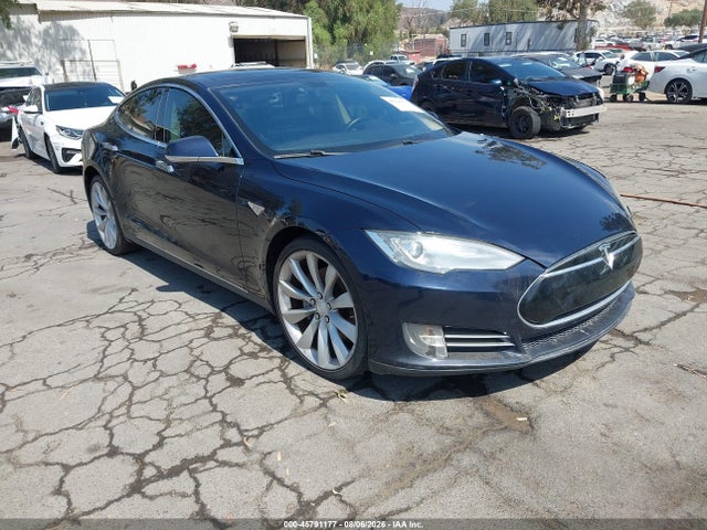 45791177 :رقم المزاد ، 5YJSA1DP7DFP11611 vin ، 2013 Tesla Model S Performance مزاد بيع