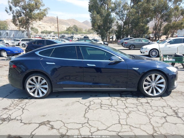 45791177 :رقم المزاد ، 5YJSA1DP7DFP11611 vin ، 2013 Tesla Model S Performance مزاد بيع