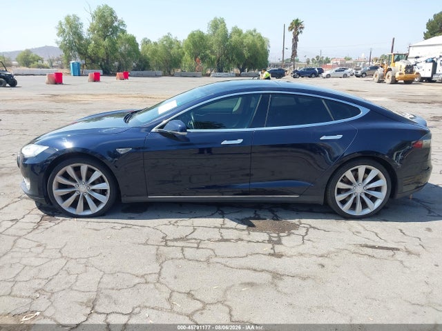 45791177 :رقم المزاد ، 5YJSA1DP7DFP11611 vin ، 2013 Tesla Model S Performance مزاد بيع