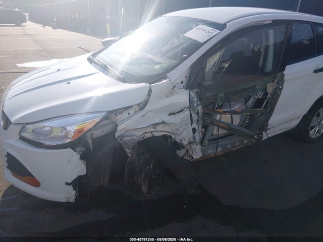 Продажа на аукционе авто 2015 Ford Escape S, vin: 1FMCU0F76FUA28209, номер лота: 45791245