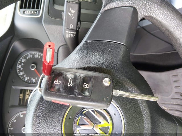 2014 Volkswagen Jetta 2.0l S მანქანა იყიდება აუქციონზე, vin: 3VW2K7AJ3EM382948, აუქციონის ნომერი: 45791566