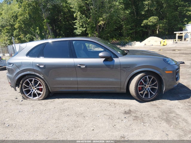45791595 :رقم المزاد ، WP1AN2AY9SDA22093 vin ، 2025 Porsche Cayenne E-hybrid S مزاد بيع