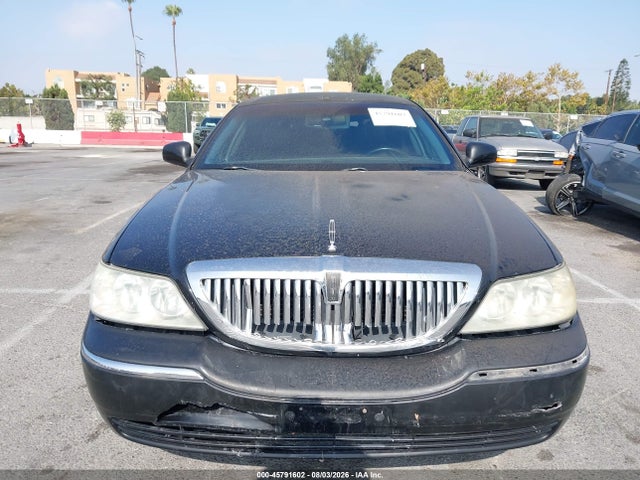 2006 Lincoln Town Car Executive მანქანა იყიდება აუქციონზე, vin: 1L1FM88W76Y621314, აუქციონის ნომერი: 45791602