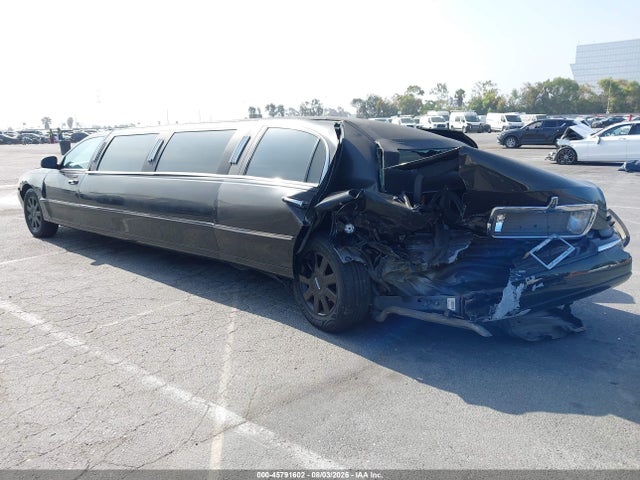 2006 Lincoln Town Car Executive მანქანა იყიდება აუქციონზე, vin: 1L1FM88W76Y621314, აუქციონის ნომერი: 45791602
