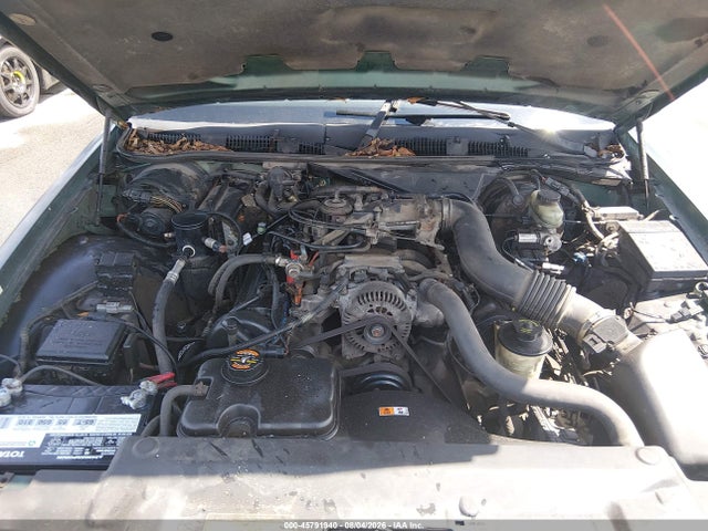 45791940 :رقم المزاد ، 2FAFP74W1YX158556 vin ، 2000 Ford Crown Victoria Lx مزاد بيع