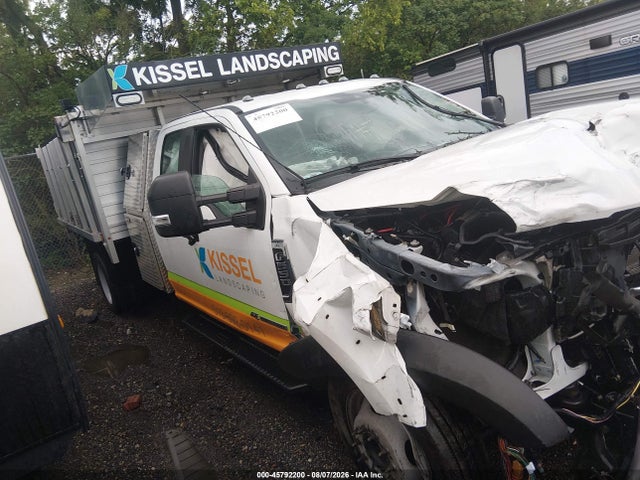 45792200 :رقم المزاد ، 1FD0X5HT2NED39100 vin ، 2022 Ford F-550 Chassis Xl مزاد بيع