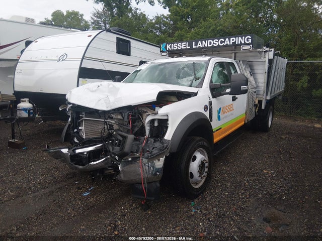 45792200 :رقم المزاد ، 1FD0X5HT2NED39100 vin ، 2022 Ford F-550 Chassis Xl مزاد بيع
