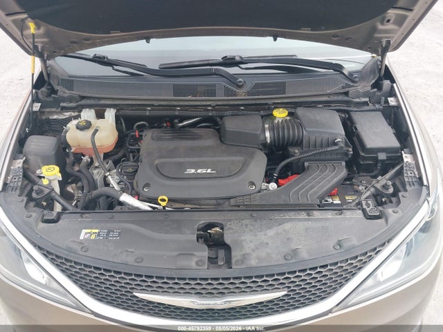 Продажа на аукционе авто 2017 Chrysler Pacifica Touring-l, vin: 2C4RC1BG0HR540173, номер лота: 45792359