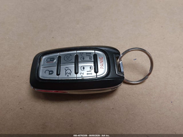 Продажа на аукционе авто 2017 Chrysler Pacifica Touring-l, vin: 2C4RC1BG0HR540173, номер лота: 45792359