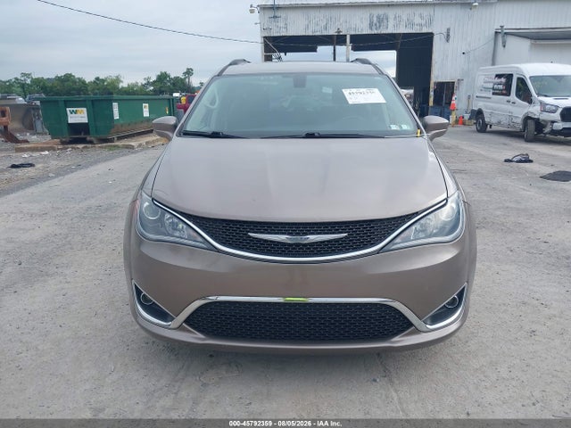 Продажа на аукционе авто 2017 Chrysler Pacifica Touring-l, vin: 2C4RC1BG0HR540173, номер лота: 45792359