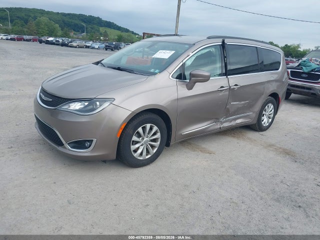 Продажа на аукционе авто 2017 Chrysler Pacifica Touring-l, vin: 2C4RC1BG0HR540173, номер лота: 45792359