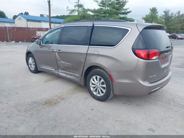 Продажа на аукционе авто 2017 Chrysler Pacifica Touring-l, vin: 2C4RC1BG0HR540173, номер лота: 45792359