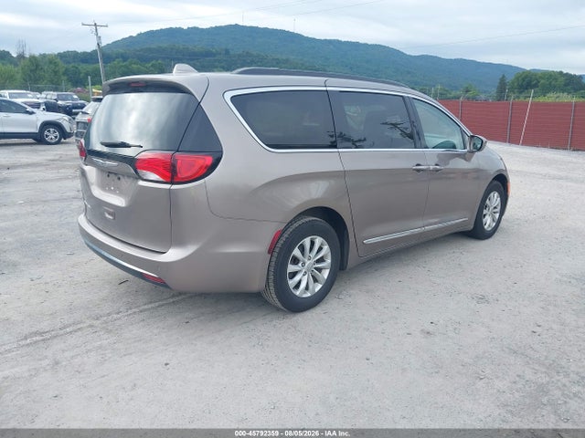 Продажа на аукционе авто 2017 Chrysler Pacifica Touring-l, vin: 2C4RC1BG0HR540173, номер лота: 45792359