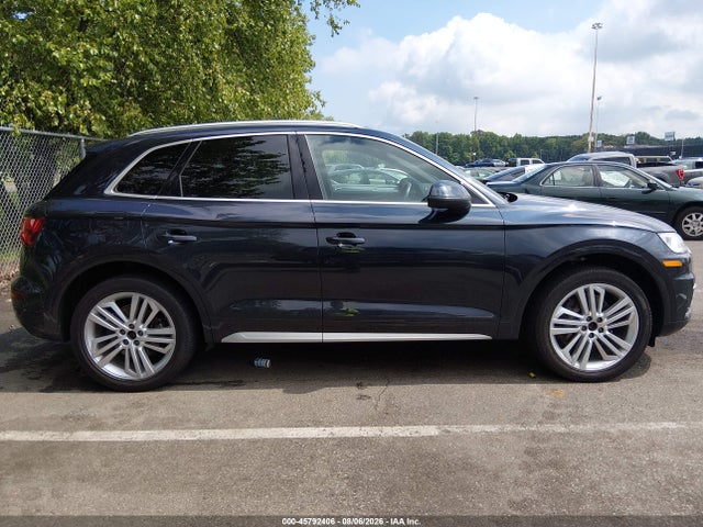 45792406 :رقم المزاد ، WA1BNAFY9J2187574 vin ، 2018 Audi Q5 2.0t Premium/2.0t Tech Premium مزاد بيع