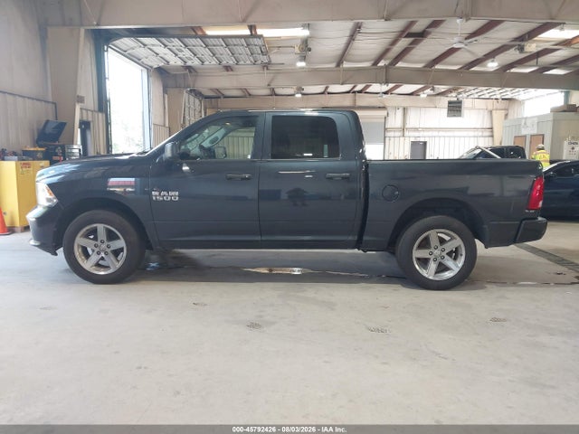 45792426 :رقم المزاد ، 3C6RR7KGXJG203515 vin ، 2018 Ram 1500 Express  4x4 5'7 Box مزاد بيع