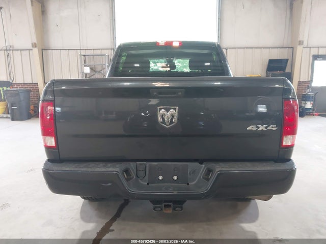45792426 :رقم المزاد ، 3C6RR7KGXJG203515 vin ، 2018 Ram 1500 Express  4x4 5'7 Box مزاد بيع
