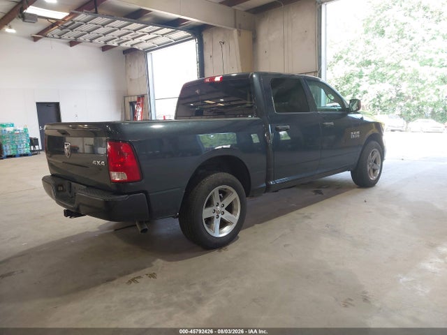 45792426 :رقم المزاد ، 3C6RR7KGXJG203515 vin ، 2018 Ram 1500 Express  4x4 5'7 Box مزاد بيع
