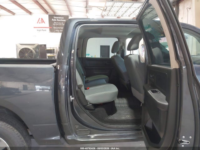 45792426 :رقم المزاد ، 3C6RR7KGXJG203515 vin ، 2018 Ram 1500 Express  4x4 5'7 Box مزاد بيع