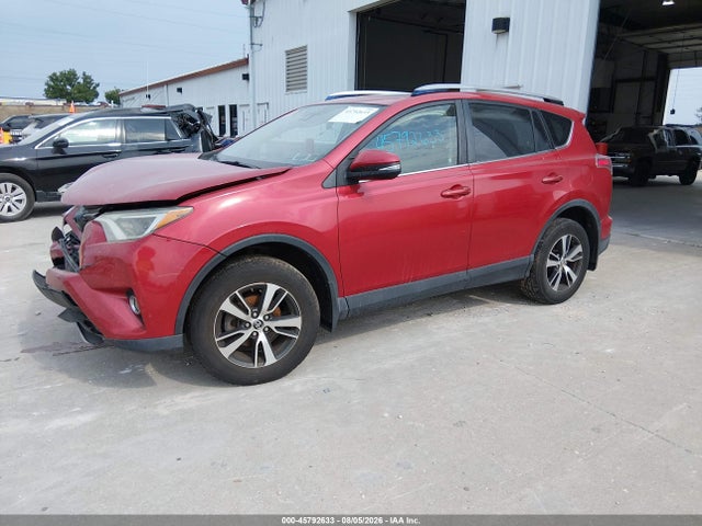 Toyota Rav4 Xle 2017 JTMRFREV3HJ111307 Image 2