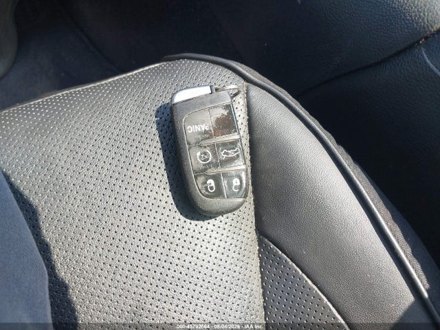 45792664 :رقم المزاد ، 2C3CA6CTXBH595185 vin ، 2011 Chrysler 300c مزاد بيع