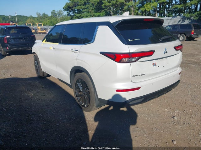 45792741 :رقم المزاد ، JA4J3UA81NZ076606 vin ، 2022 Mitsubishi Outlander Black Edition 2wd/se 2.5 2wd/se Launch Edition 2wd مزاد بيع