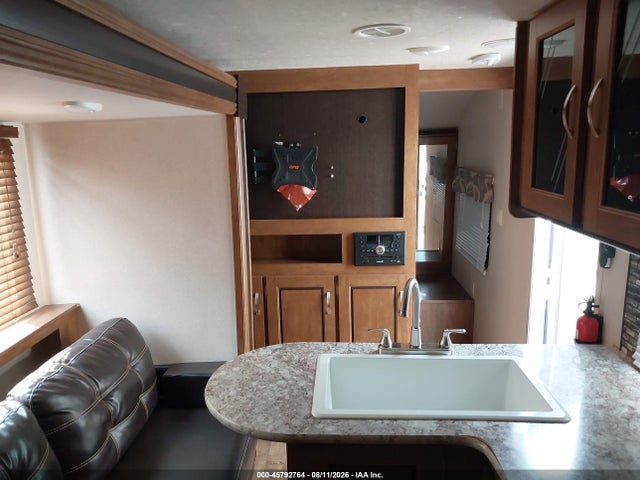 Wildwood Other 2018 4X4TWDD24J7358235 Image 5