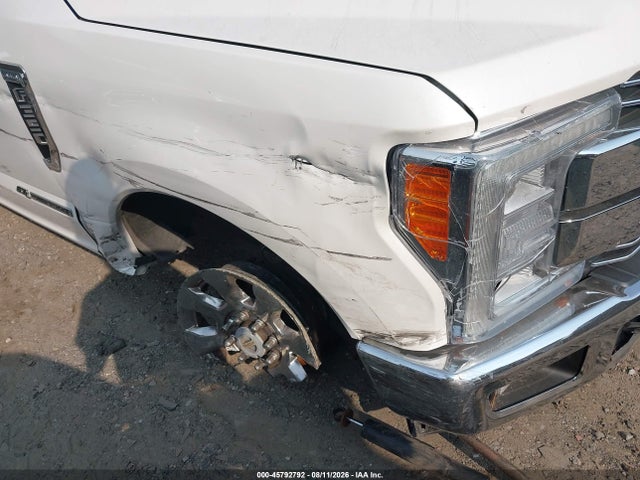 45792792 :رقم المزاد ، 1FT8W3BT2JEC34624 vin ، 2018 Ford F-350 Lariat مزاد بيع
