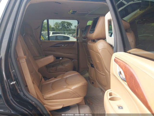 45793044 :رقم المزاد ، 1GYS4DKJ7GR131856 vin ، 2016 Cadillac Escalade Platinum مزاد بيع