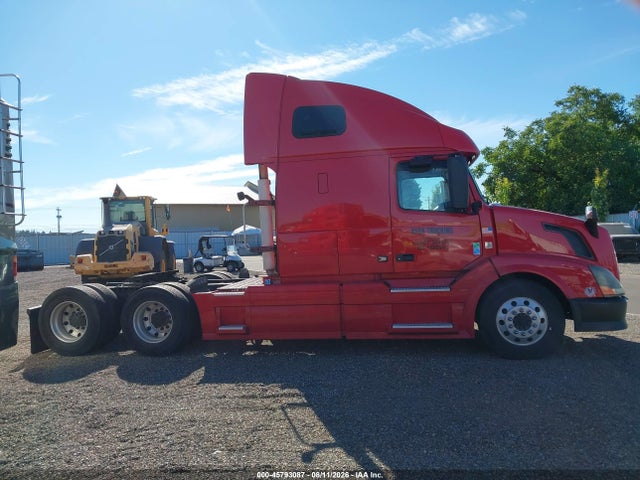 45793087 :رقم المزاد ، 4V4NC9Ej8FN185143 vin ، 2015 Volvo Vn مزاد بيع