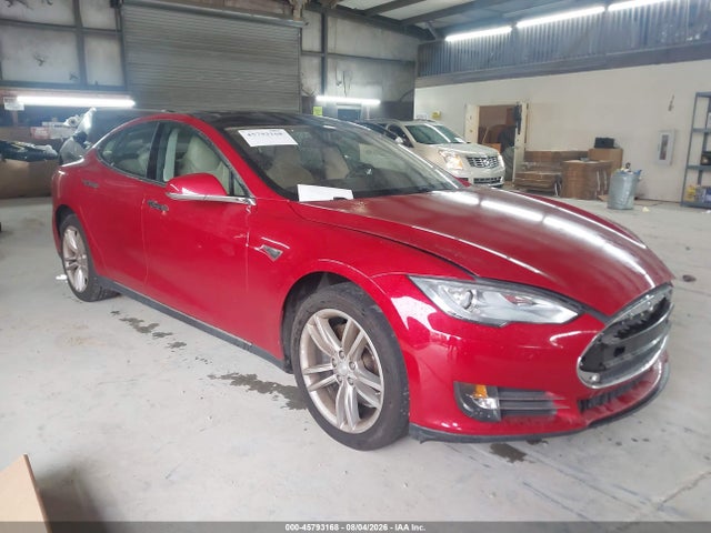 45793168 :رقم المزاد ، 5YJSA1CN2DFP18336 vin ، 2013 Tesla Model S مزاد بيع