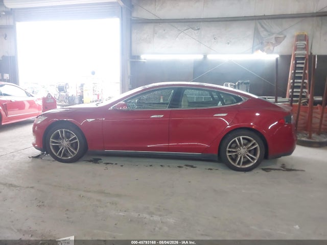 2013 Tesla Model S მანქანა იყიდება აუქციონზე, vin: 5YJSA1CN2DFP18336, აუქციონის ნომერი: 45793168
