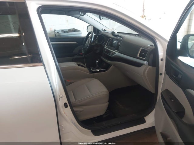 45793255 :رقم المزاد ، 5TDBKRFH9FS204368 vin ، 2015 Toyota Highlander Le Plus V6 مزاد بيع
