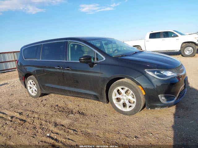 Продажа на аукционе авто 2017 Chrysler Pacifica Touring Plus, vin: 2C4RC1BG7HR851082, номер лота: 45793475