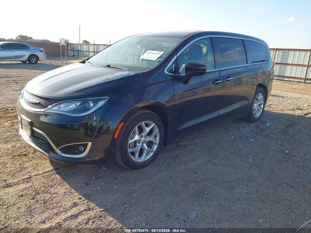 Продажа на аукционе авто 2017 Chrysler Pacifica Touring Plus, vin: 2C4RC1BG7HR851082, номер лота: 45793475