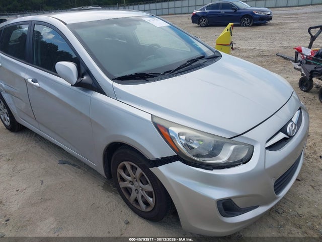 2013 Hyundai Accent Gs მანქანა იყიდება აუქციონზე, vin: KMHCT5AE9DU137976, აუქციონის ნომერი: 45793517