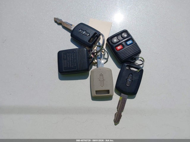 Продажа на аукционе авто 2006 Lincoln Town Car Signature Limited, vin: 1LNHM82V76Y631364, номер лота: 45793729