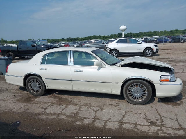 Продажа на аукционе авто 2006 Lincoln Town Car Signature Limited, vin: 1LNHM82V76Y631364, номер лота: 45793729