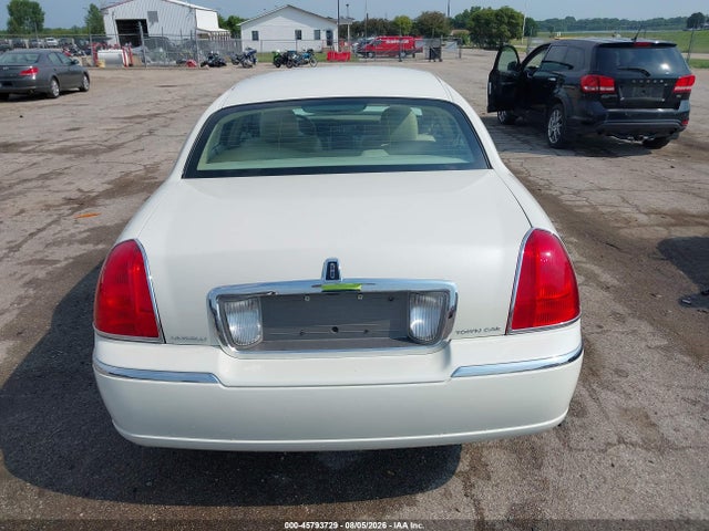 Продажа на аукционе авто 2006 Lincoln Town Car Signature Limited, vin: 1LNHM82V76Y631364, номер лота: 45793729
