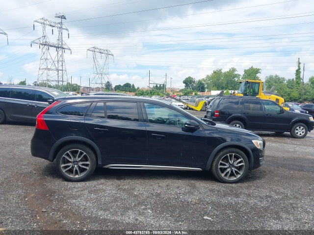 Auction sale of the 2016 Volvo V60 Cross Country T5, vin: YV4612HK5G1003132, lot number: 45793765