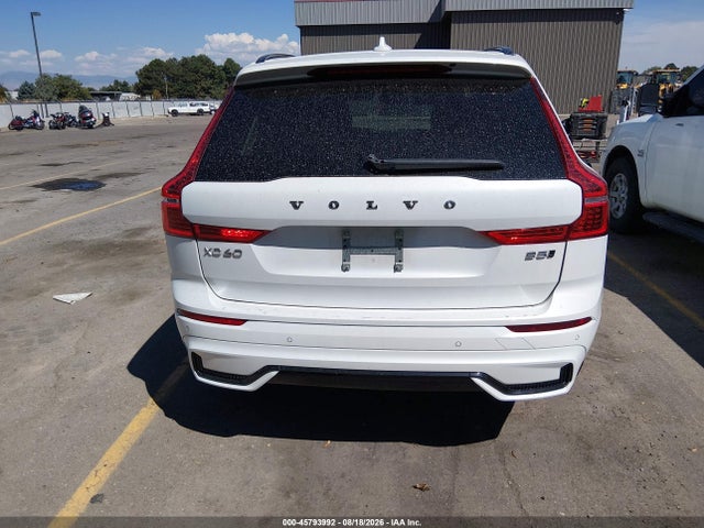 Volvo Xc60 B5 Plus Dark Theme 2024 YV4L12RL8R1822584 Image 16
