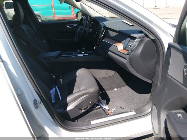 Volvo Xc60 B5 Plus Dark Theme 2024 YV4L12RL8R1822584 Image 5