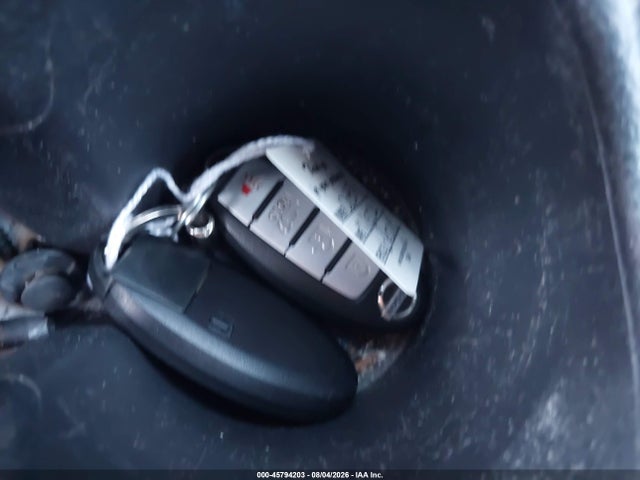 KNMAT2MV8GP701366 Nissan ROGUE SV