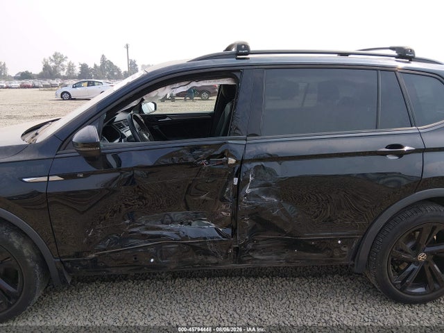 3VVCB7AX7PM058112 Volkswagen Tiguan 2.0t Se R-line Black