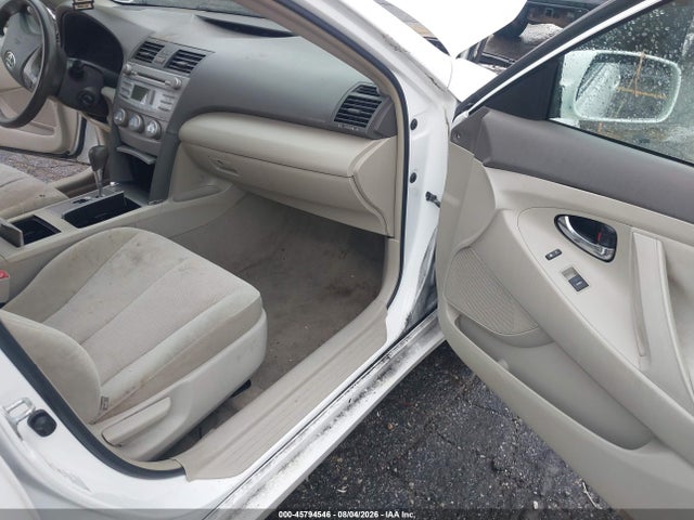 45794546 :رقم المزاد ، 4T1BF3EK0BU697163 vin ، 2011 Toyota Camry Le مزاد بيع