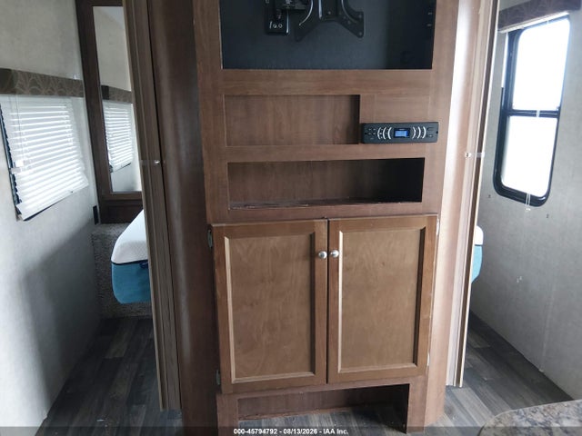 2016 Keystone Rv 5th Wheel Travel Trailer მანქანა იყიდება აუქციონზე, vin: 4YDT26L28GN207379, აუქციონის ნომერი: 45794792